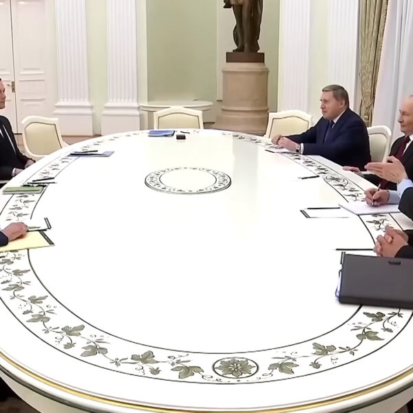 Експерт розкрив різні цілі США та України у мирних переговорах