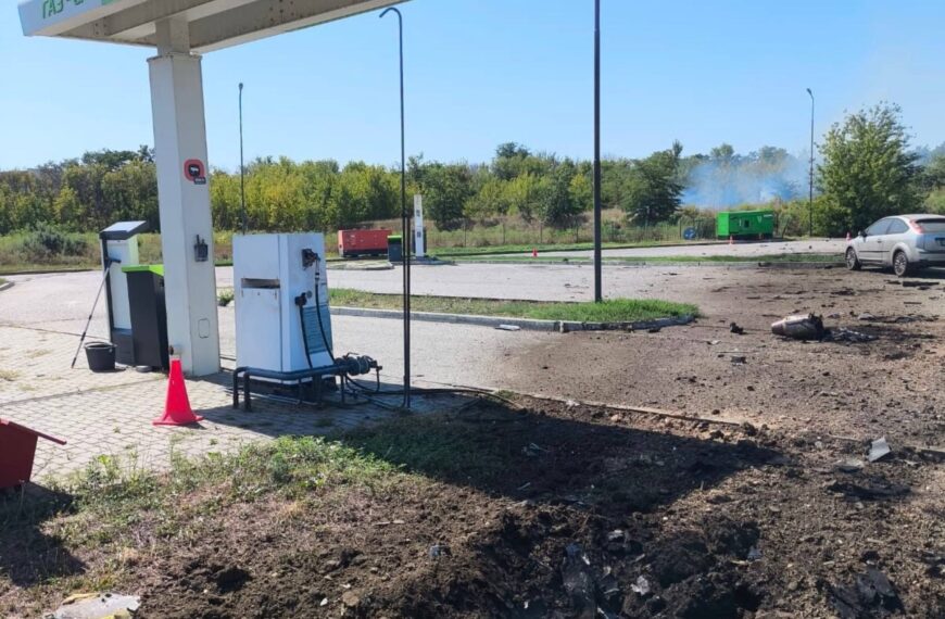 На Одещині ворожий обстріл пошкодив АЗК ОККО (фото)