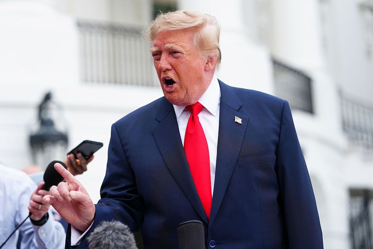 'Він краще б припинив' — Трамп розкритикував Зеленського за атаки на російські НПЗ, заявивши, що Україні потрібен 'новий президент'