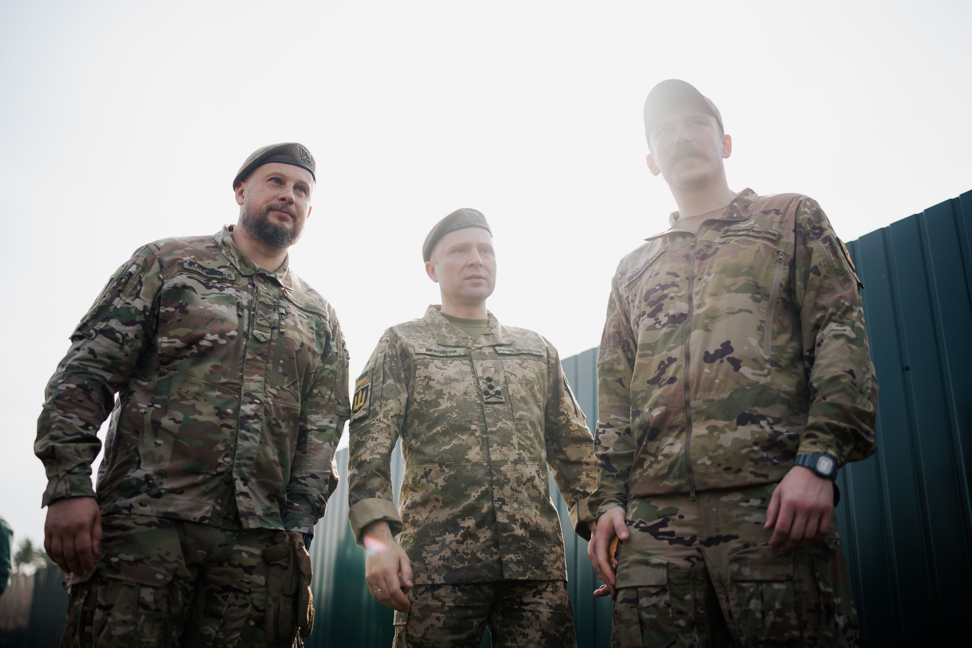 Українські військові командири відвідують церемонію перепоховання Євгена Коновальця у Виті-Поштовій, Київська область, Україна, 18 серпня 2026 року.