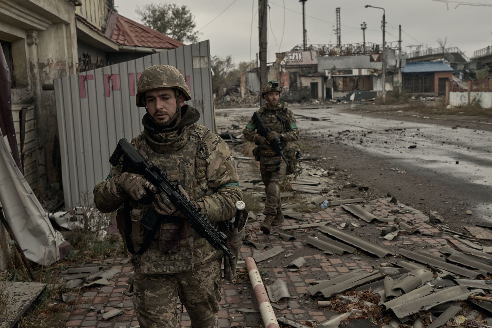 Зруйновані будівлі та порожні вулиці в Костянтинівці, Донецька область, Україна, 16 жовтня 2025 року.
