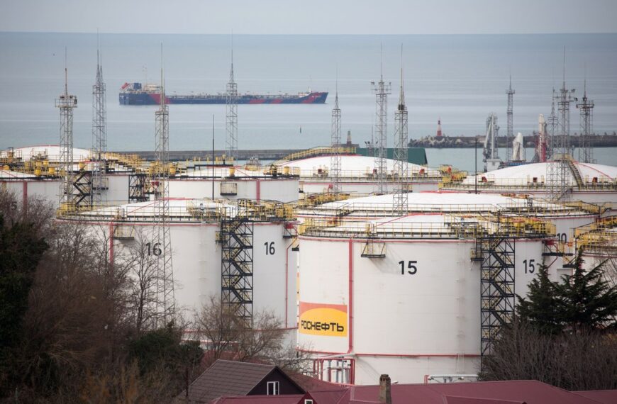 Збитки від ударів по НПЗ України стають для “Роснефти” непідйомними