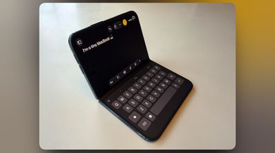 iPhone Duo в режимі ноутбука